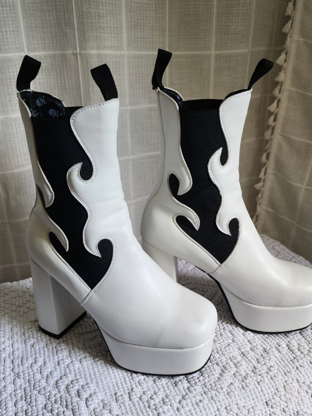 Dolls Kill White Flame Platform Chelsea Boots Women's Size 8 Gothic Chunky Heels - Picture 10 of 10